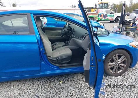 2017 Hyundai Elantra Se z USA, uszkodzony, nr VIN 5NPD84LF4HH066504